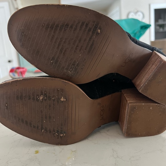 Ugg black suede booties size 8 - Picture 6 of 6